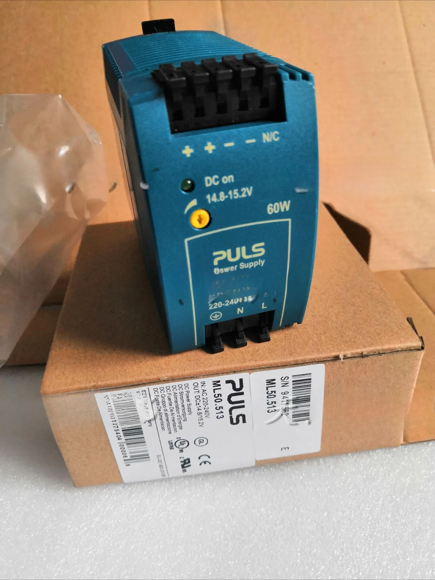 

Оригинальный немецкий источник питания PULS PULS ML50.513 Вход 220 В Выход 14,8-15,2 В 60 Вт