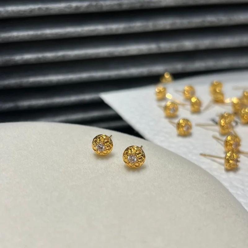 Real 18K gold snowflake earrings Au750 inlaid with moissanite simple and luxurious women's earrings boutique jewelry gift E0121