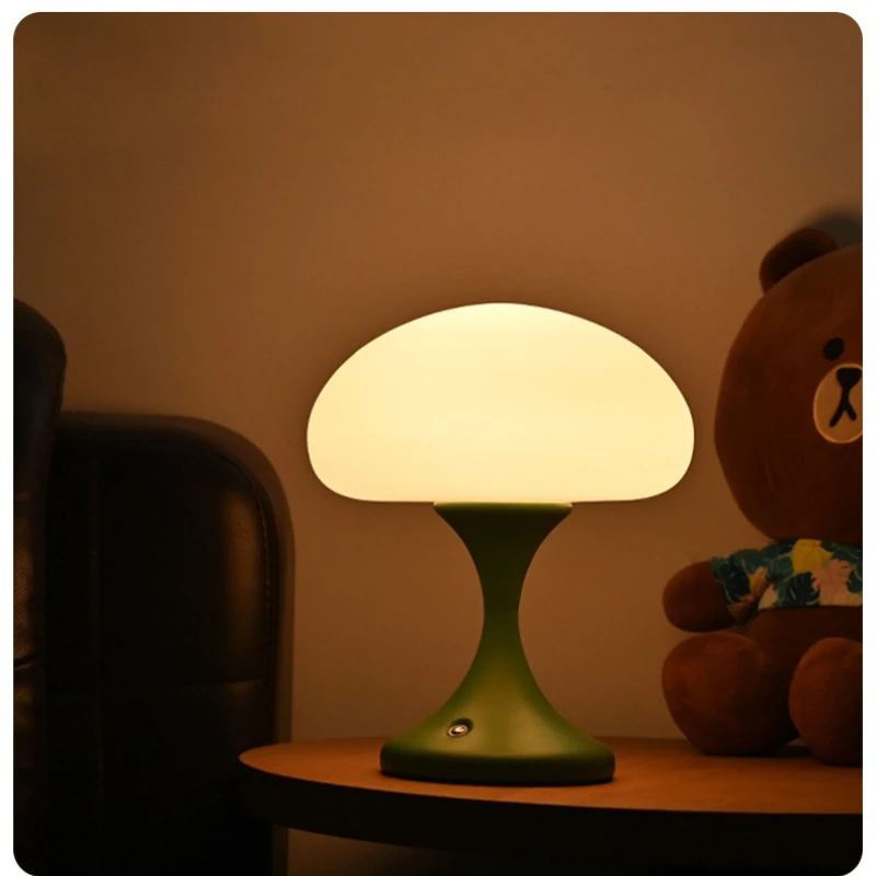 شحن مصباح طاولة غرفة النوم بجانب السرير مصباح جو ضوء الليل