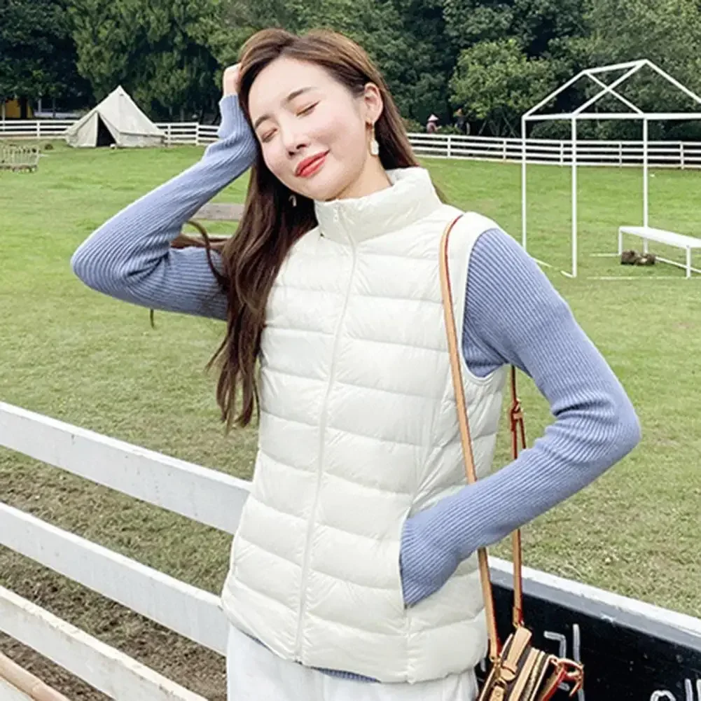 เสื้อกั๊กสไตล์ทุกวันผู้หญิงฤดูหนาวเสื้อกั๊กเบาะพร้อมซิปปิดคอตั้งการออกแบบกันลมแขนกุดสําหรับความร้อน