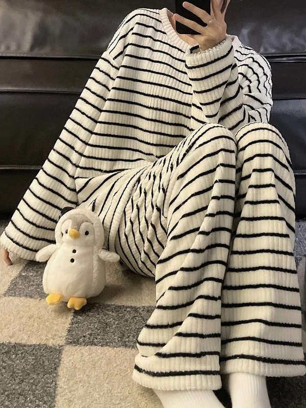 Women's Coral Fleece Pajamas Long Sleeve round Neck Home Clothes Striped Design Extra Large Size Suitable for Outdoor Wear