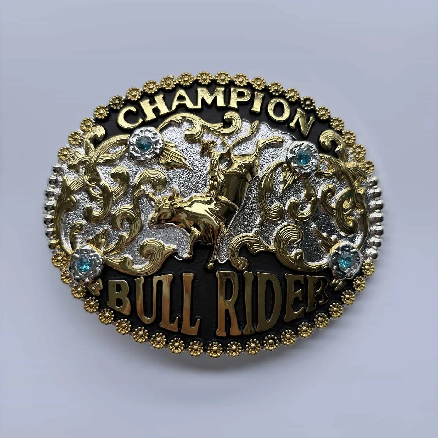 hebilla-de-cinturon-de-campeon-de-rodeo-vaquero-vaquera-en-plata-brillante-con-detalles-en-oro-bk-wt171