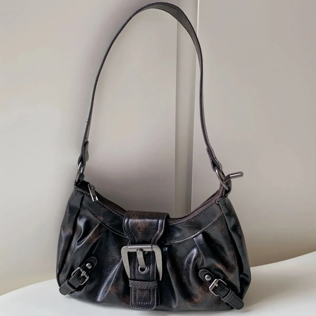 Retro Y2K Distressed Cloud Shoulder Bag American Apocalyptic Style Women's Underarm Bag Fashion Accessory for Daily Use