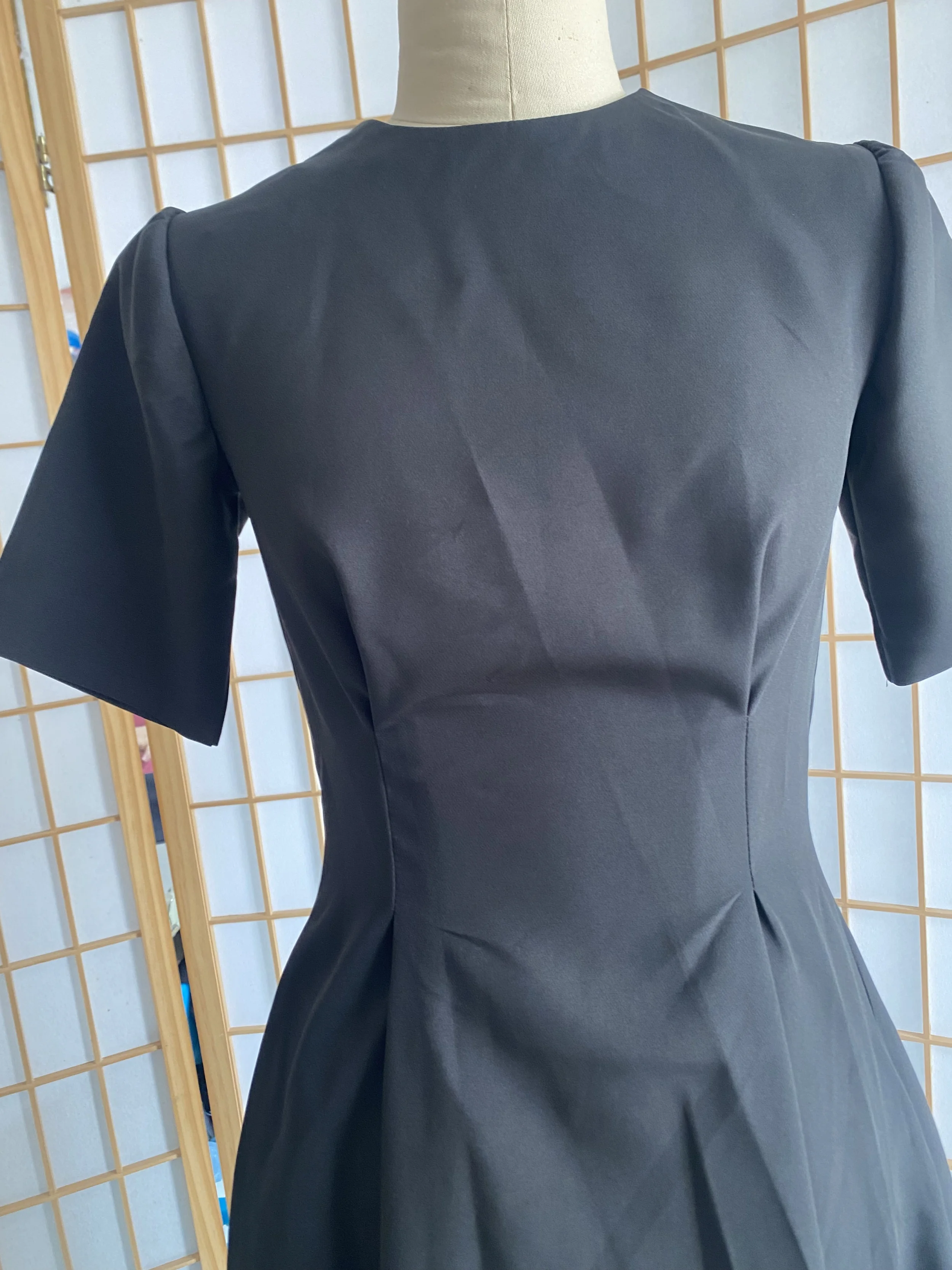 Vestido de noiva leve preto para noivas pequenas, vestido elegante com alça de cetim para registro e certificado, minivestido branco adequado para uso diário