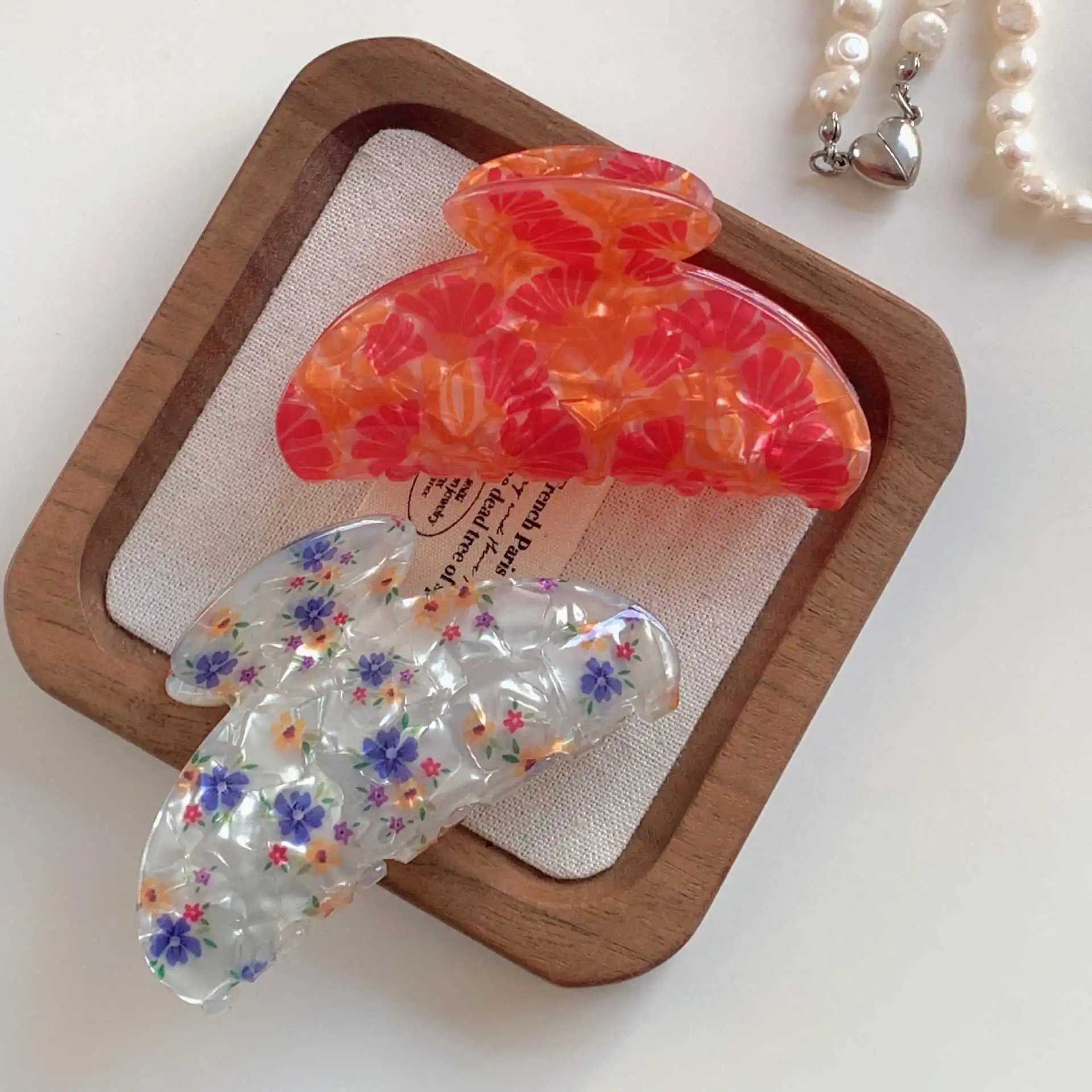 

Vintage Small Floral Shark Clip 8cm Simple Fashion Acrylic Hair Accessory For Women And Girls