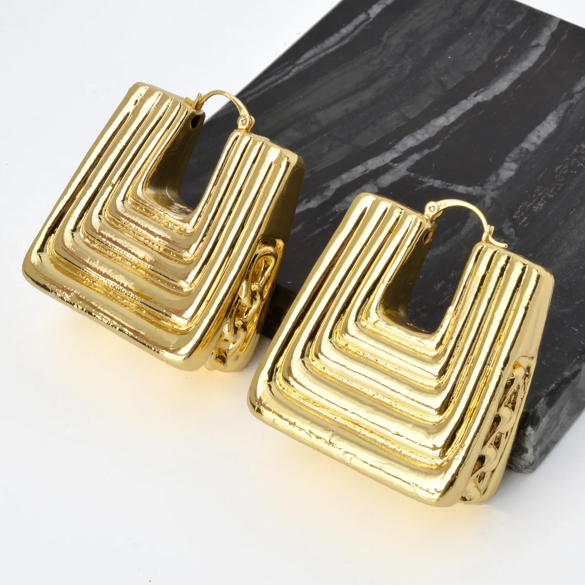 CHARMOMENT Jewelry Fashion Gold Plated Earrings For Women Fashion Simple Vintage Ear Buckle Wedding Party Jewelry Gifts
