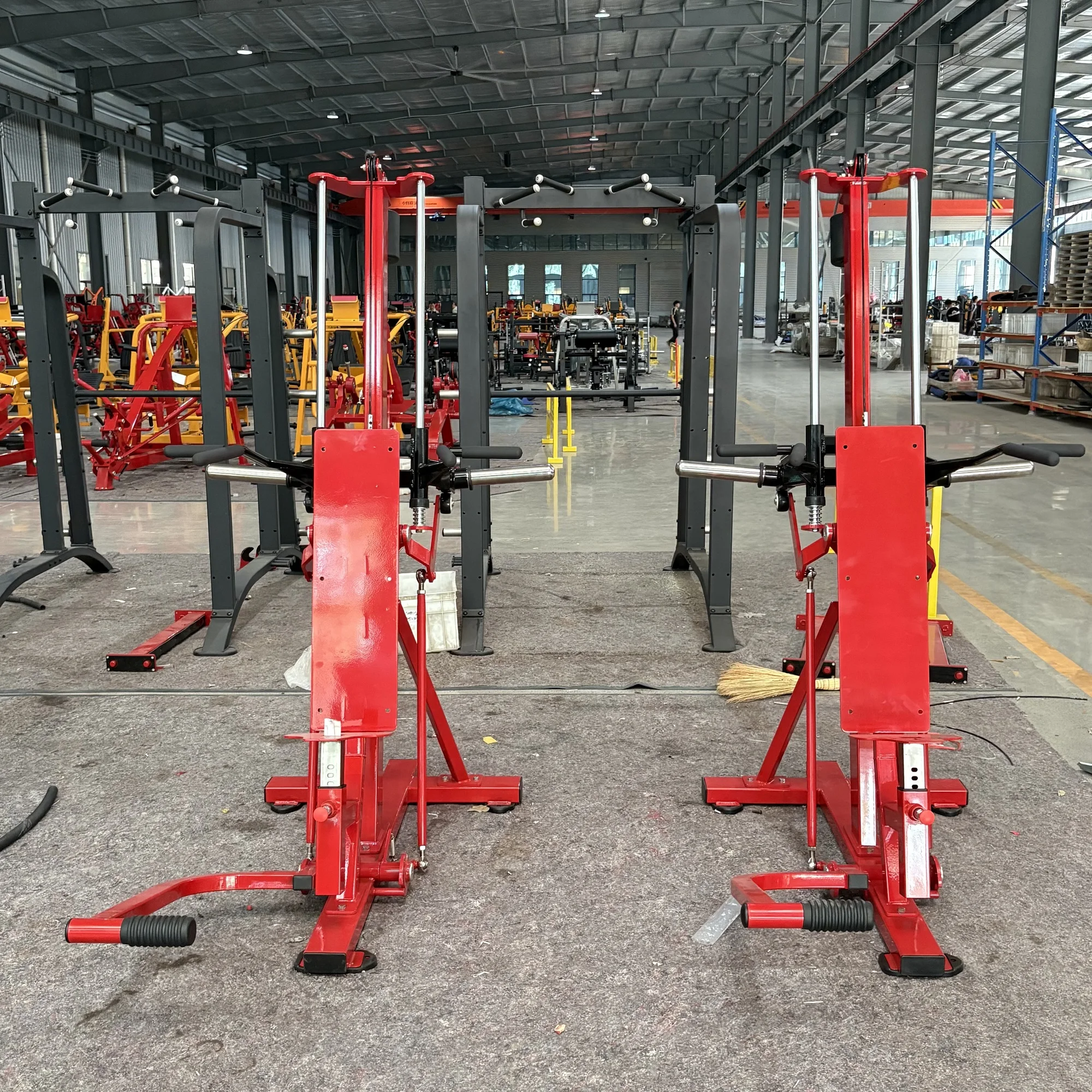 Commercial Shoulder Press Machine Gym Equipment Red Standing Lateral Raise Machine Heavy Duty Shoulder Trainer for Gym Use
