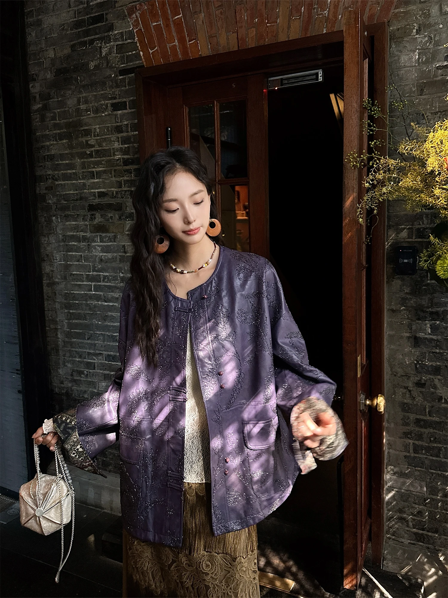 Nieuwe 2025 Retro Chinese Sle Dames Lederen Jas Cool en Elegant Zwart Bloemen Design Nationale Sle Buitenkleding Jas