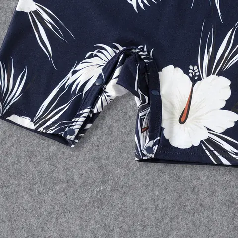 PatPat Familjematchande vita spaghettibandsklänningar med volanger, v-ringning, splicing, blommönster och kortärmade t-shirts 10 best sales familjeklänning för mor far och son - №2