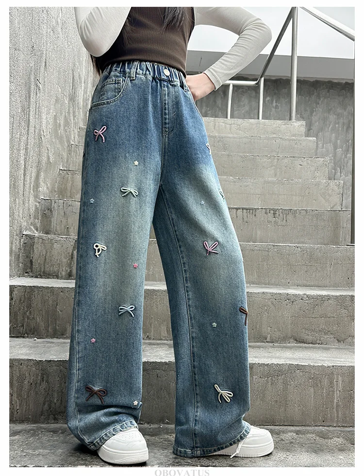 Hochwertige Kinder-Jeans im High-Fashion-Stil mit lockerer Passform und Schleifenstickerei für Teenager-Mädchen, trendige blaue Denim-Hosen, Kinderhosen – Detail 8