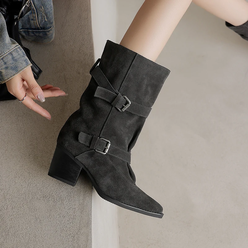 أحذية كلاسيكية على الموضة لعام 2026 أحذية نسائية من جلد البقر المدبوغ بكعب عالي سميك أحذية مكتب قصيرة دافئة أبازيم جديدة أحذية منتصف العجل