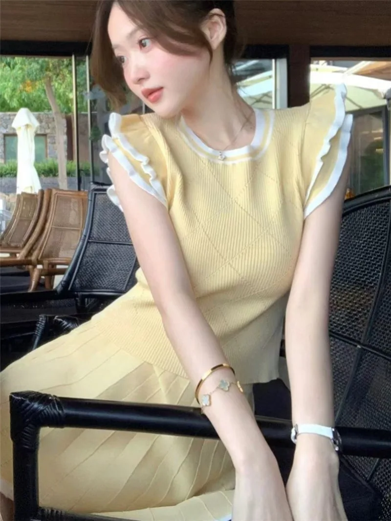 Korean Temperament Flying Sleeve Top Pleated Skirt Two-piece Set Women Contrast Color Diamond Sweet Fashion Slim Summer Wear New