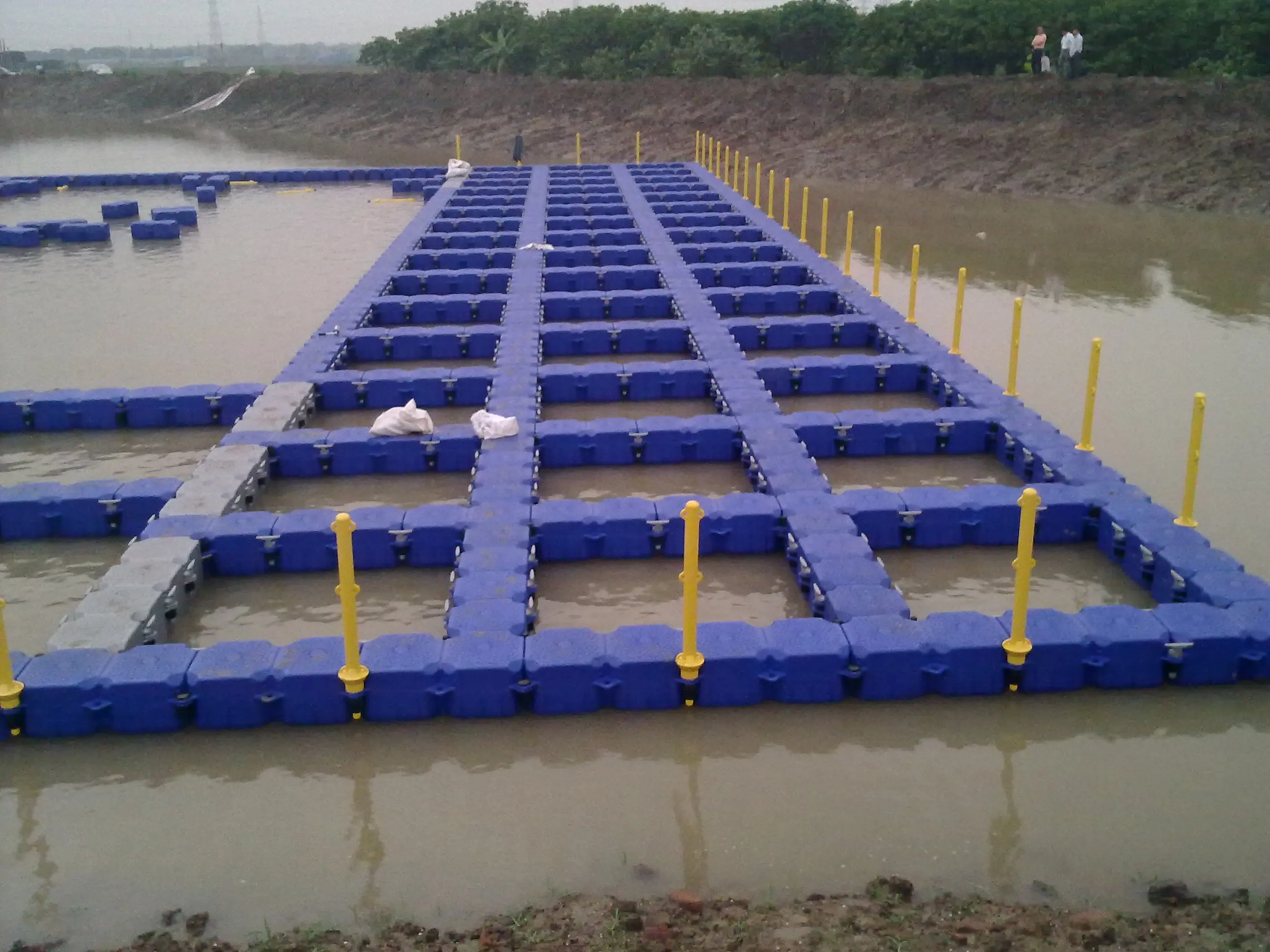 

Plastic Fishing Platform HDPE Modular Floating Dock with 350 Kg/m Buoyancy and 15-Year Lifespan for Lake