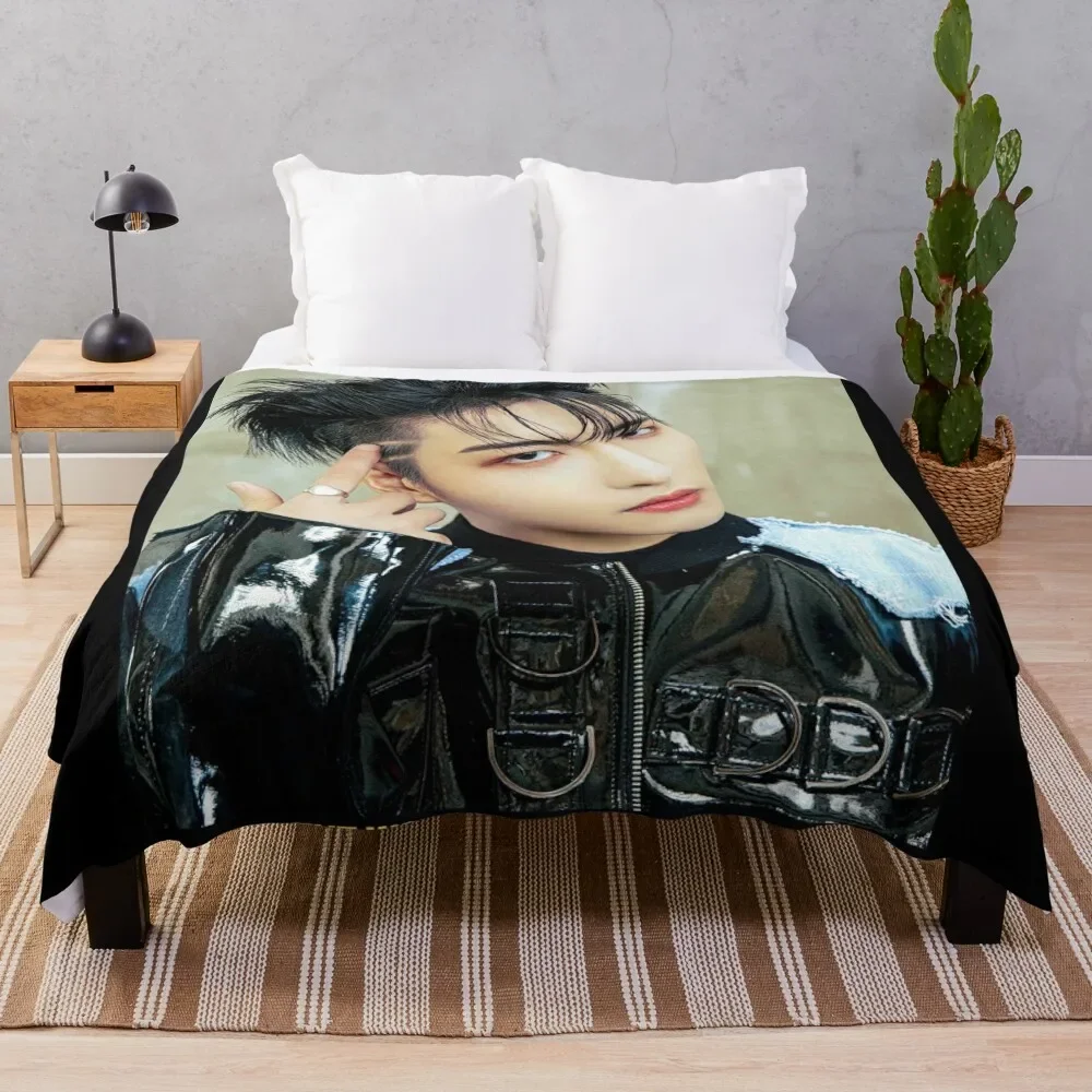 Seonghwa - Ateez Throw Blanket Beach Soft Big cosplay anime Bed covers Blankets