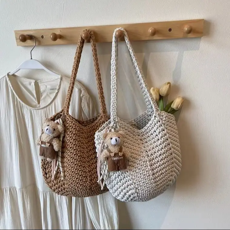 claregqi-bolso-de-hombro-tejido-con-colgante-de-oso-adorable-bolso-de-mano-de-paja-de-gran-capacidad-para-mujer-bolso-casual-de-verano-para-playa-y-compras