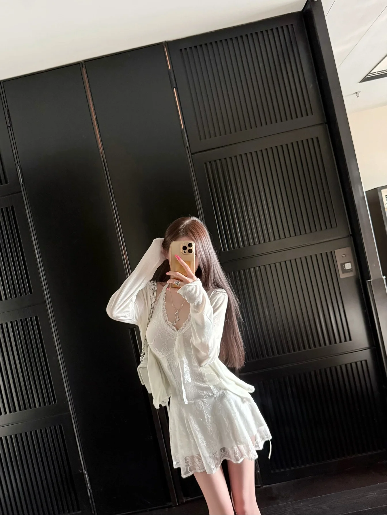 

Duzhong Home Hongdao Sweet Tea Original Sweet Desire White Flower Girl Neck Hanging Waist Inward Dress Gentle Spring Two-piec...