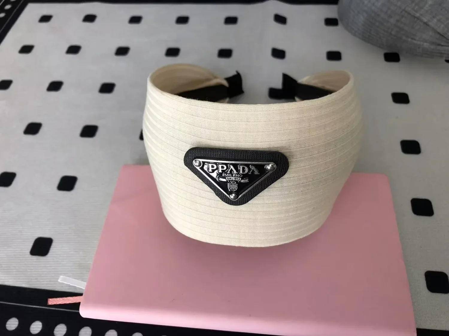 

Новая классическая вязаная широкая повязка для волос 2026 года с модными противоскользящими зубцами — Элитный женский повседневный стильный аксессуар для волос