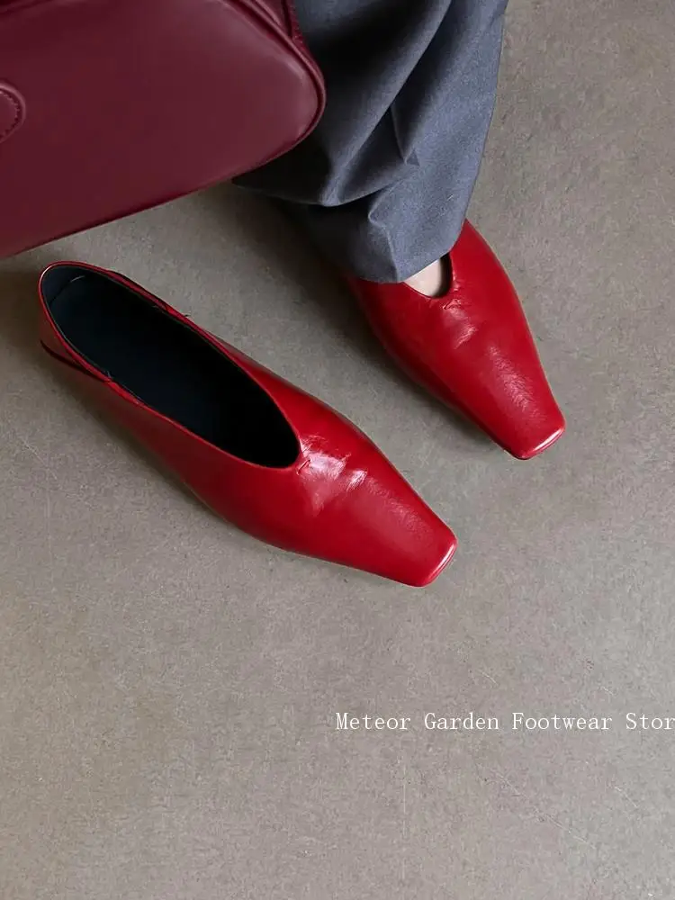 2025 Spring/summer New Style Retro Red Shallow Square Toe Low Heel Shoes for Women Simple Commuting Elegant Slip-On Flat Shoes
