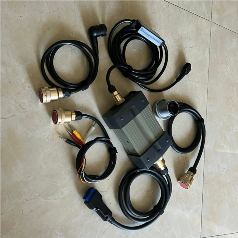 

Профессиональный диагностический инструмент Мультиплексор MB STAR C3 с 5 кабелями для старого автомобиля, гарантия 2 года