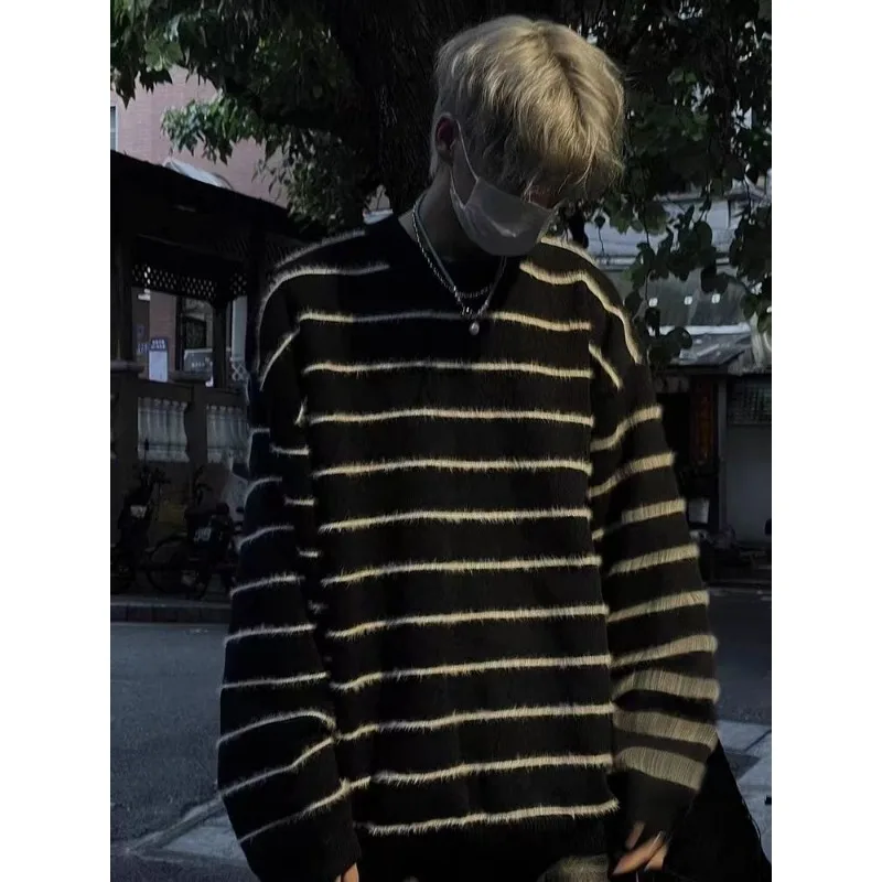Striped Japanese Retro Black and White Sweater Men's Autumn Round Neck Loose Versatile Sweater Long-sleeved Top Winter