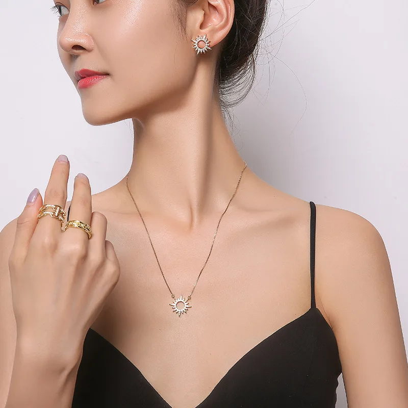 Instagram hot item: Hexagram star necklace for women, niche, simple and trendy, with radiant little sun star design