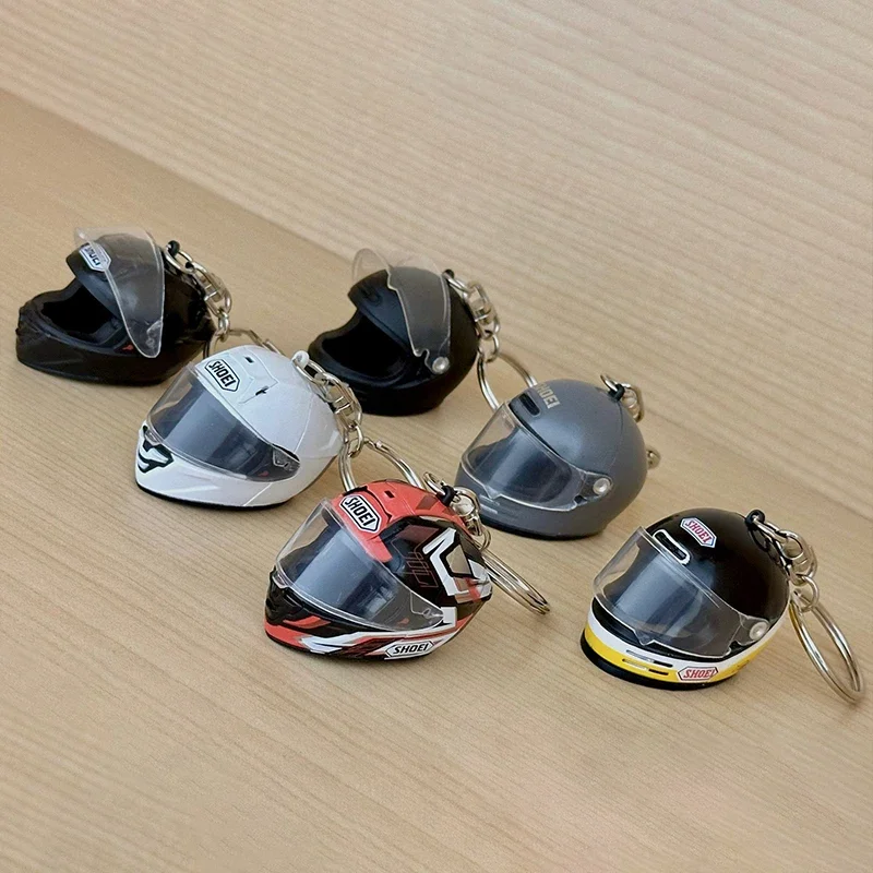 خوذة قلادة Gashapon ذكريات الطفولة هدايا العيد ألعاب مجسمة
