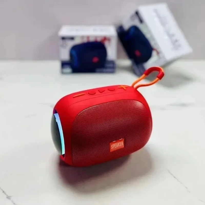 Altavoz Bluetooth inalámbrico de tela que lleva luces, estereos pequeños y un subwoofer, soporte insertado con tarjeta de cañón de acero pequeño