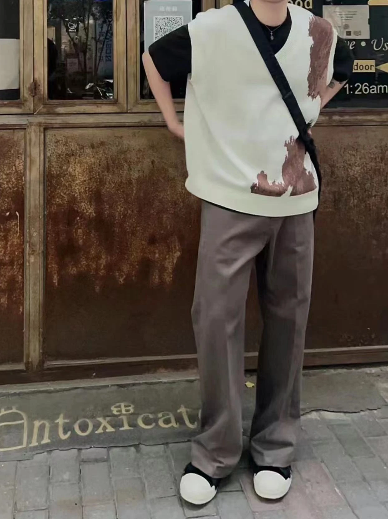 ハイストリートジーンズ メンズ ROスタイル ブラウンウォッシュ ブラッシュド ストレートレッグ ややフレア ファッションカジュアルデニムパンツ