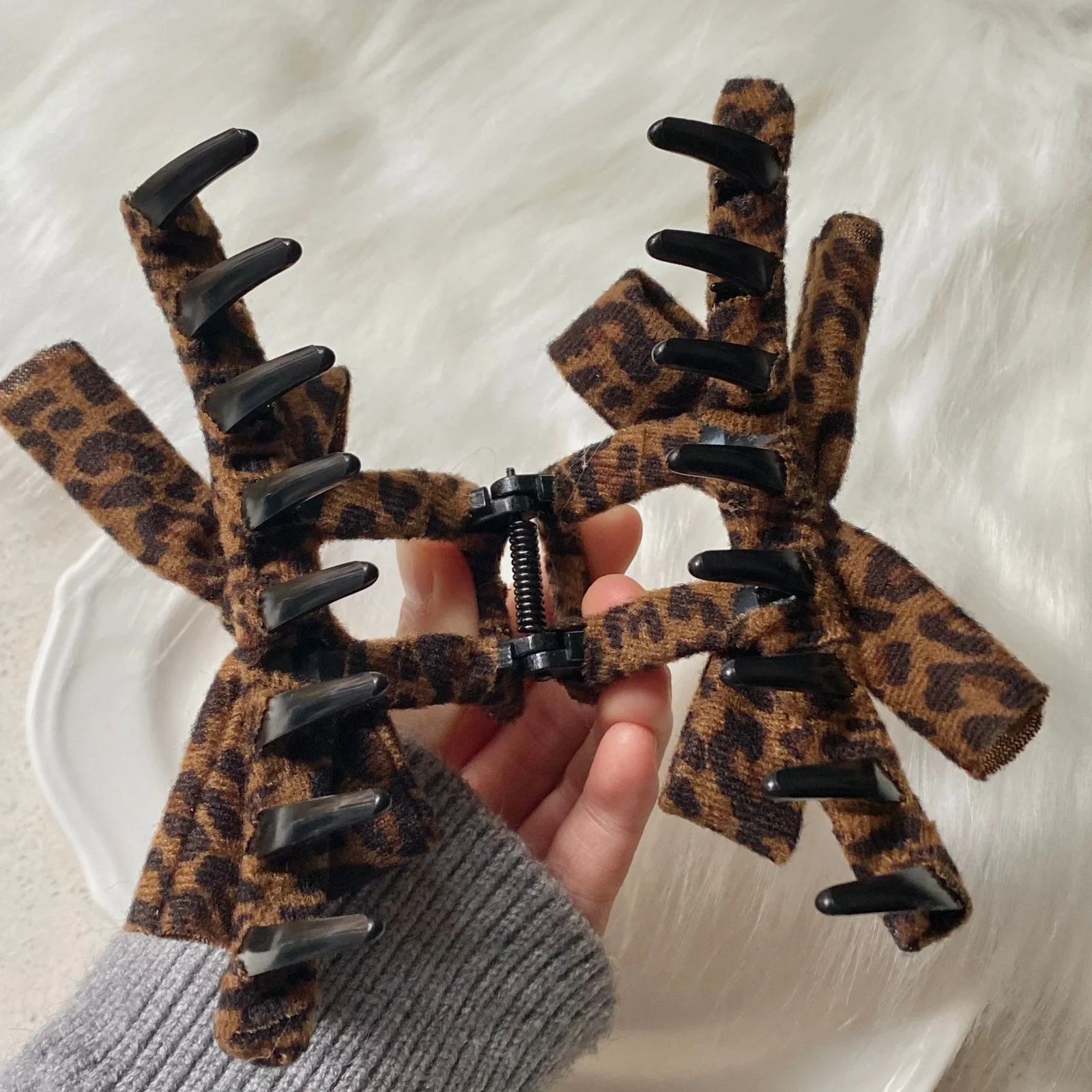 Clip de garra con lazo de tela envuelto a mano, estampado de leopardo Retro, moda de otoño e invierno, estilo coreano y japonés, dinero viejo V, 1 ud.