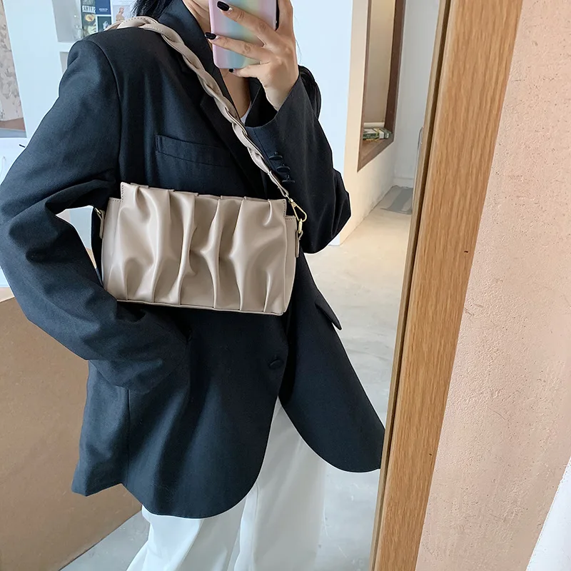 Small female bag new trend fashion one-shoulder underarm bag Korean version of the net celebrity messenger small square bag