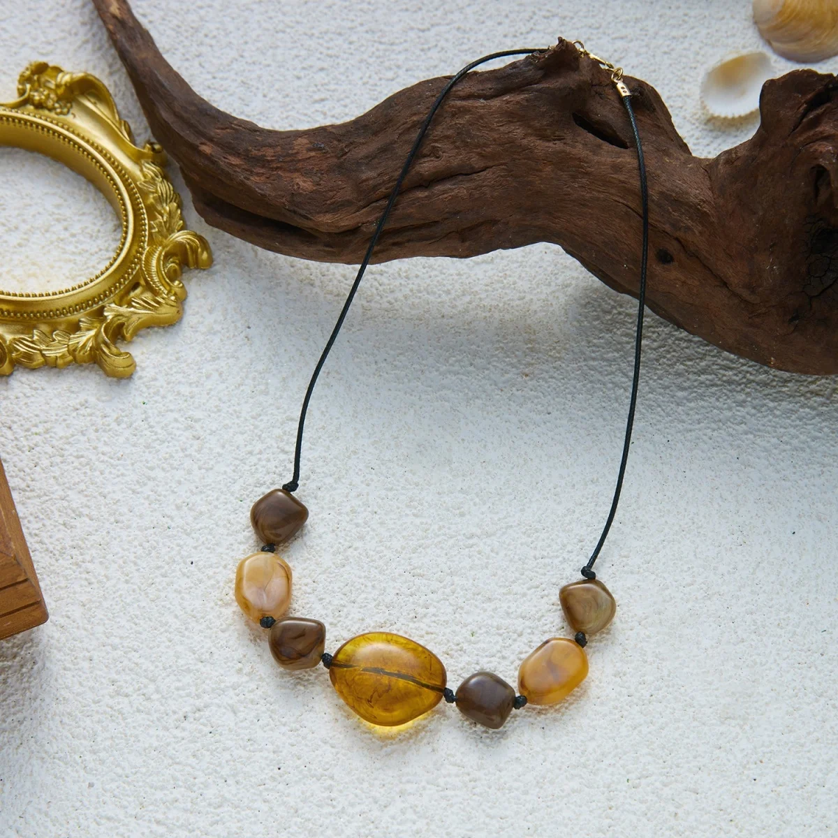 Ästhetische Boho-Halskette mit unregelmäßigen Acrylperlen und schwarzem Seil für Damen und Herren, Retro-Handarbeit, geometrischer Choker, Partyschmuck – Detail 33