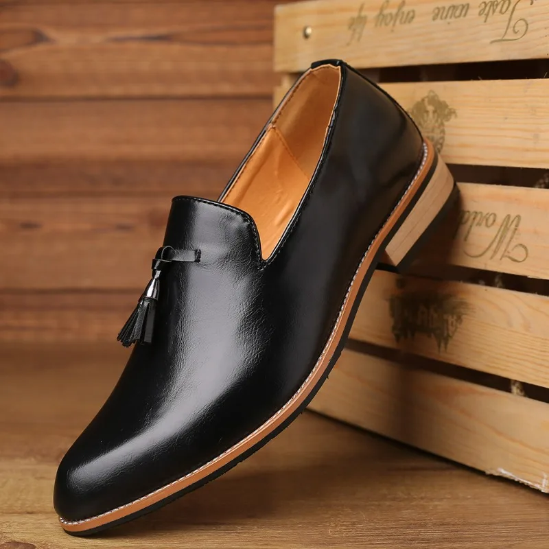 

Men Dress Shoes Slip on Leather Shoes Italian Style Pointed Toe Oxford Shoes Fashion Casual Loafers Plus Size Business Men Shoe