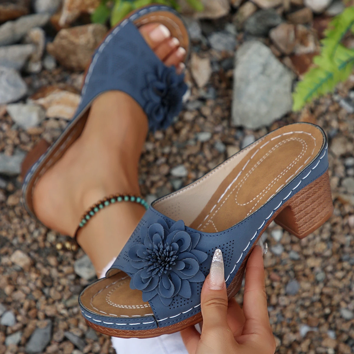 Sandalias de cuña y zapatos de fiesta, zapatillas cómodas y absorbentes de golpes para todas las estaciones, toboganes para mujer, novedad de 2025, decorativas para mujer