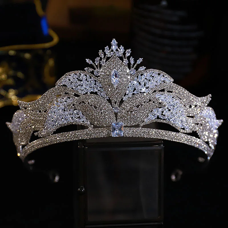 Luxurious Shiny Cubic Bride Wedding Hair Crown Elegant Bridal Headwear for Studio Props Role-playing Birthday High-end Crowns