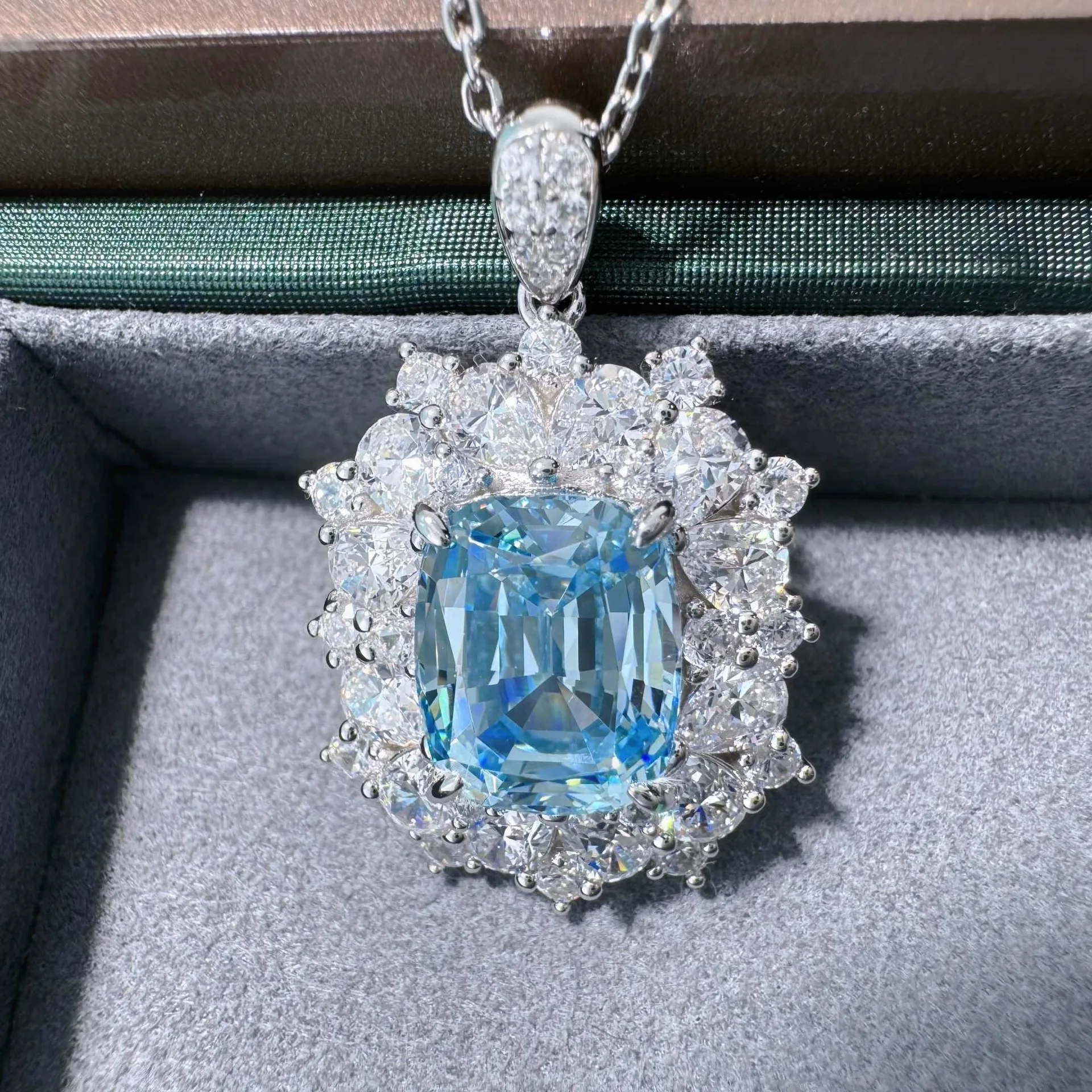 PT950 platinum necklace sea blue high carbon diamond 4 carat pendant surrounded by clavicle chain wholesale women