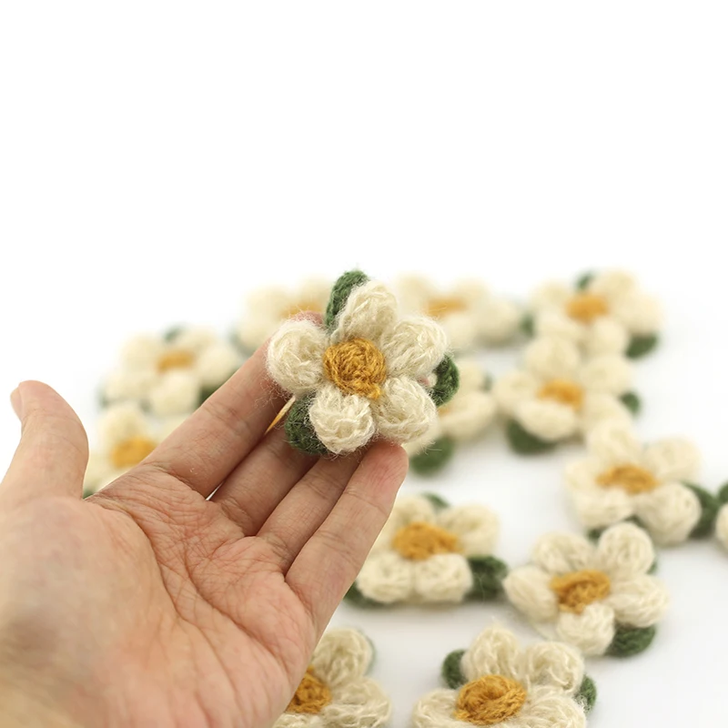 

**2pcs Handmade Colorful Crocheted 6-petals 3D Flower Knitted Quilt Applique Patch Craft Ornament DIY Hairpins Hat Decor