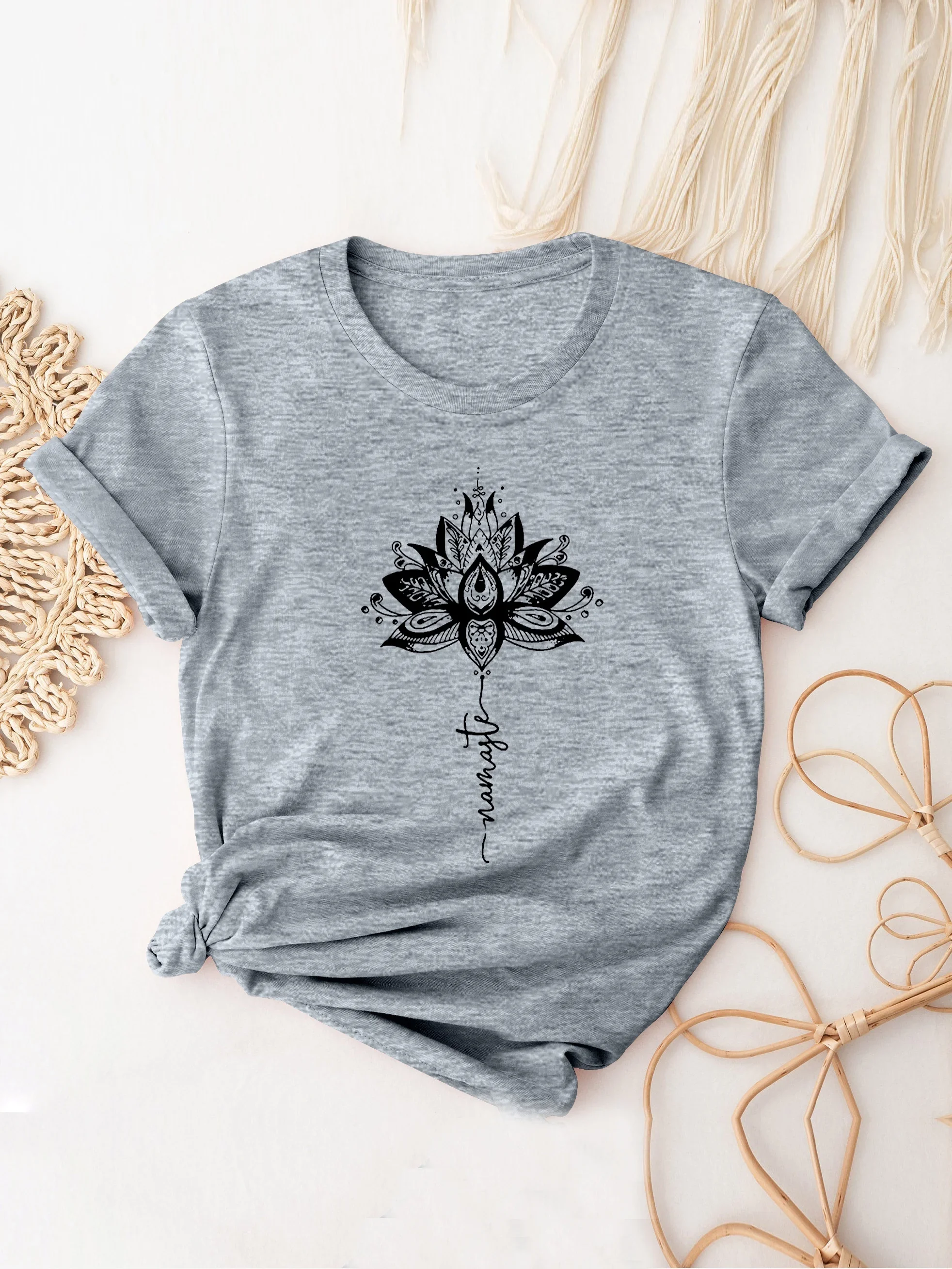 

Футболка с круглым вырезом и цветочным и буквенным принтом, повседневный топ с короткими рукавами для весенней и летней женской одежды