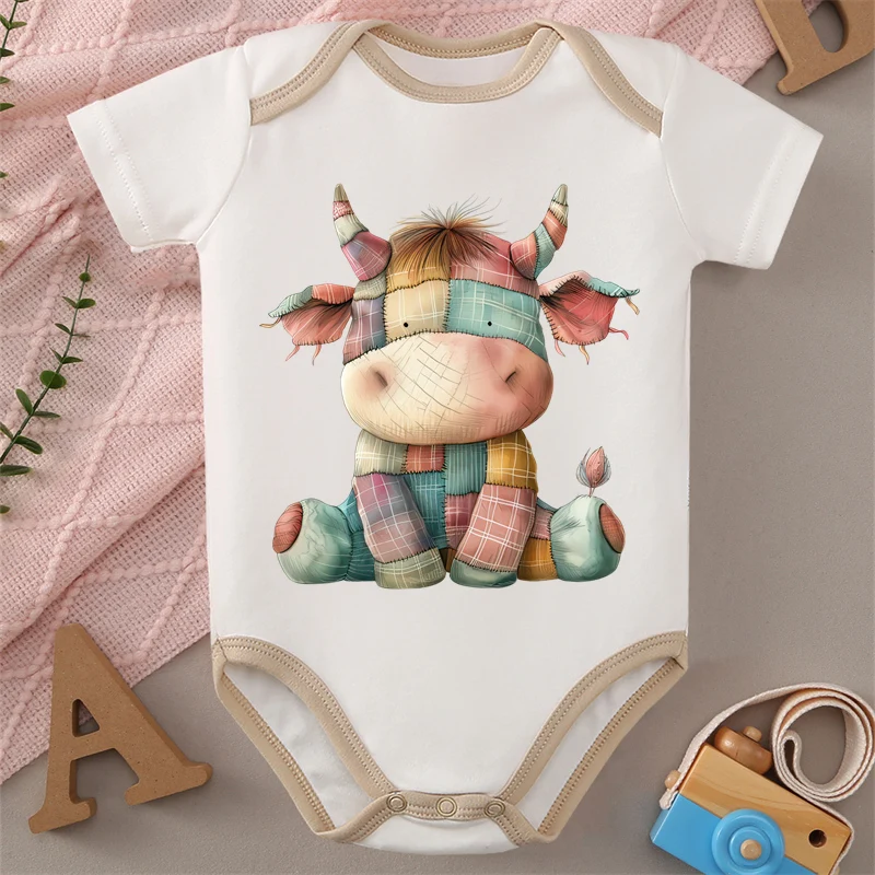 

100% хлопчатобумажная ткань, кукольный маленький крупный рогатый скот, милый принт, удобное мягкое боди для ребенка, комбинезон-комбинезон для новорожденных от 0 до 12 месяцев