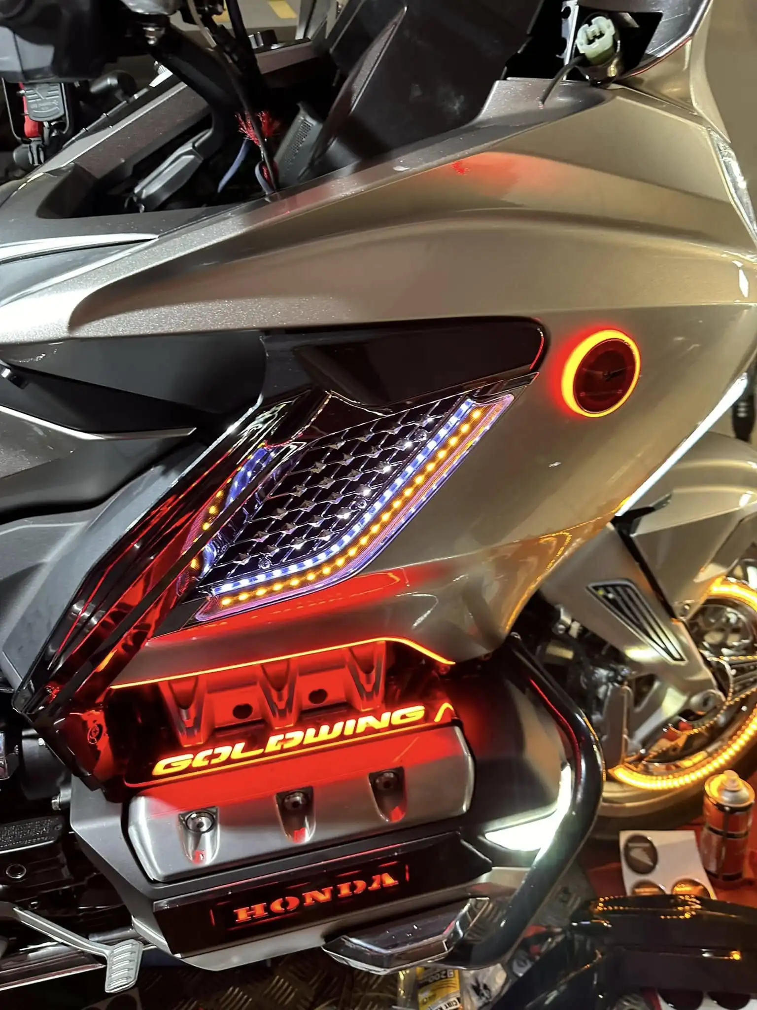 لهوندا Goldwing 1800 GL1800 2018-حراس محرك الدراجة النارية حماية المحرك LED غطاء المحرك أضواء LED الحرس