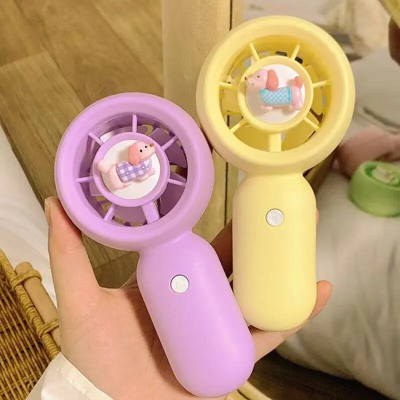 ポータブルミニハンドヘルドファン夏用漫画かわいい3段階風量調節可能静音学生寮ミニファンオフィス用pe-c給電