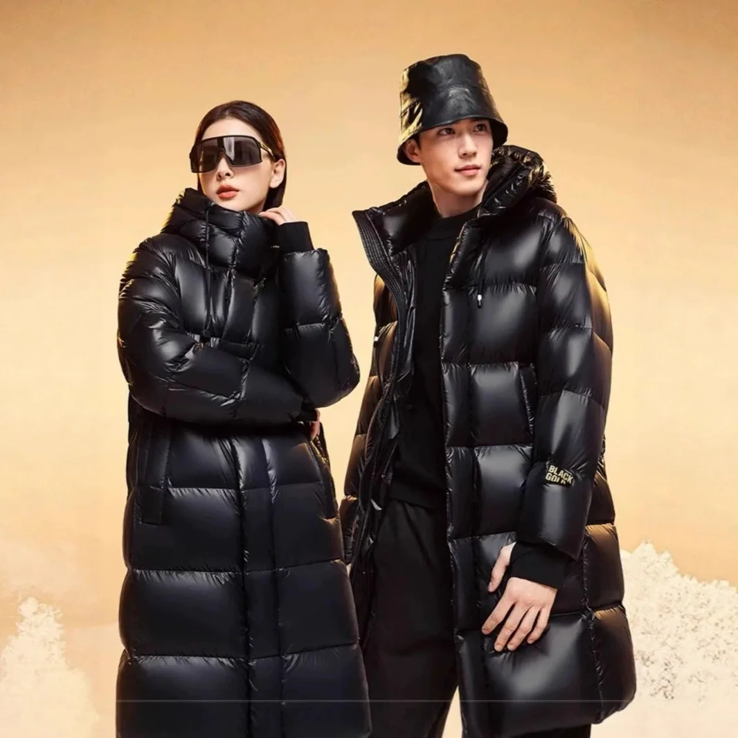

Утепленная куртка из гусиного пуха с капюшоном для мужчин и женщин, парная, теплая зимняя, длинная, премиум-класса, черно-золотая, новинка 2025 года, из нейлоновой ткани