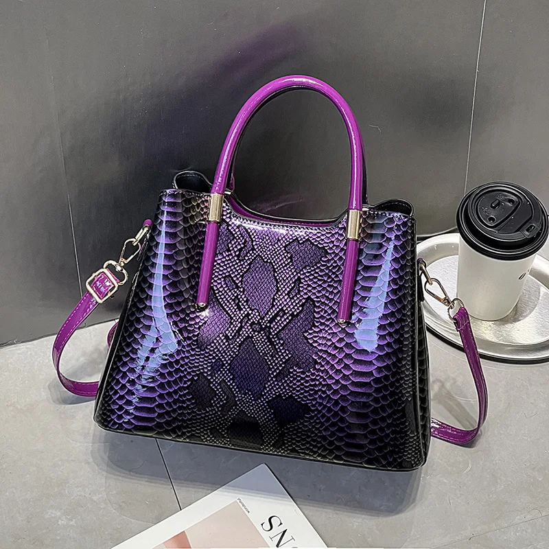 

2025 Новая дизайнерская женская сумка из змеиной кожи, модная женская сумка на плечо, роскошная женская сумка через плечо большой вместимости, элитная женская сумка через плечо