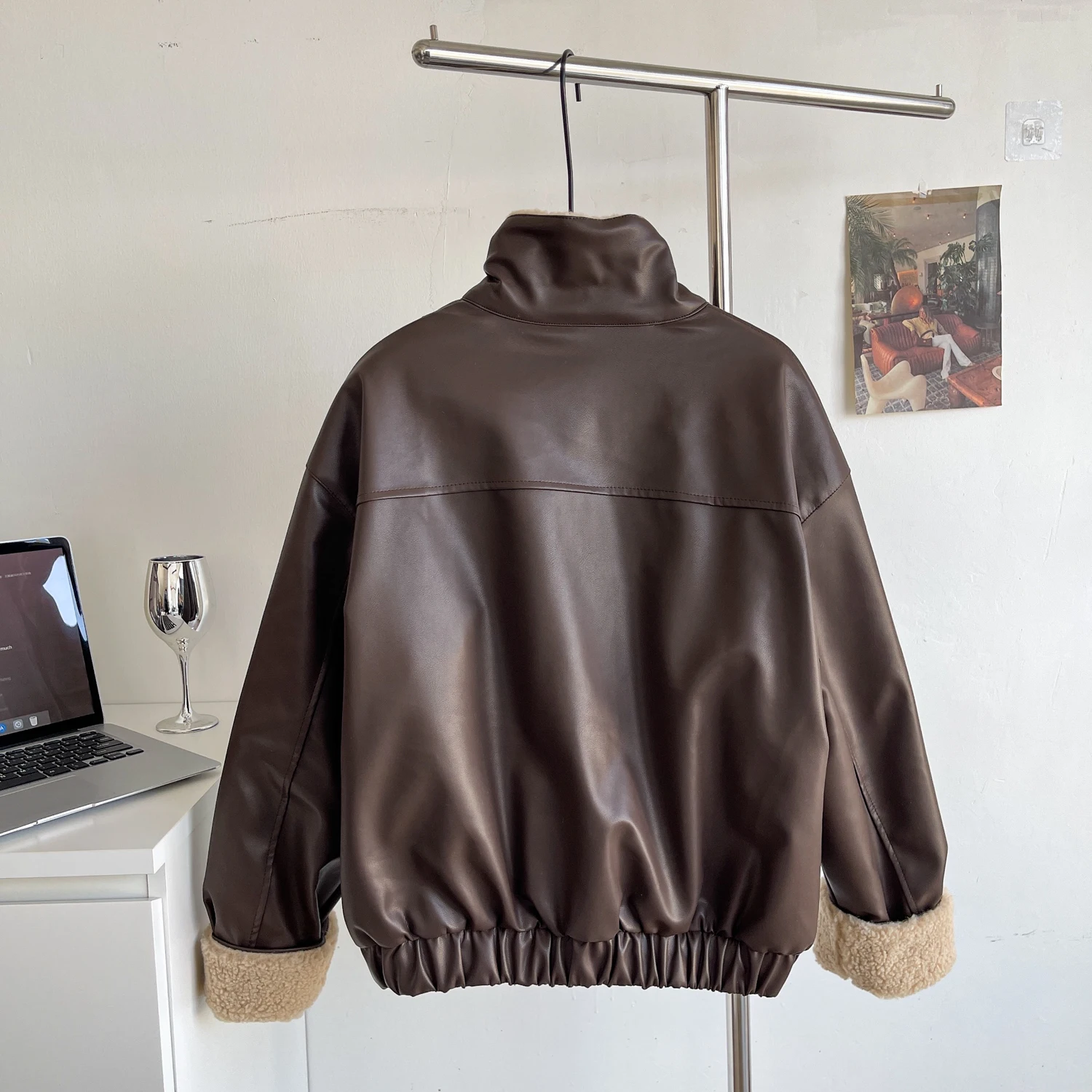 ラムレザージャケット女性の冬の新しいアメリカンスタイルハイストリートジッパーハイエンドコーヒーコートカジュアルルーズ高品質暖かいトップス