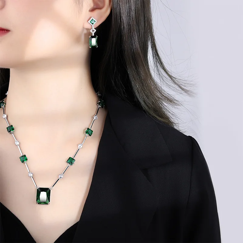 

New Style Set of Decorations European and American Elegant Heavy Craft Emerald Crystal Necklace and Earrings Retro Versatile Lig