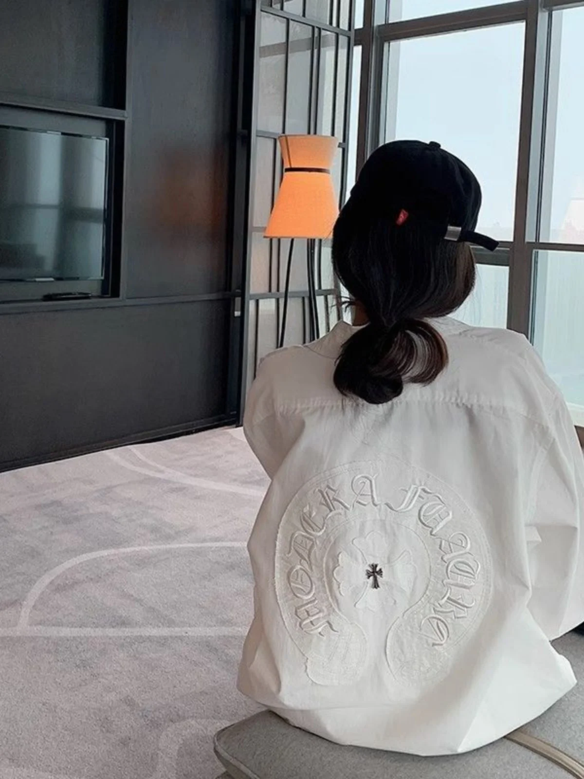 เสื้อผ้าผู้หญิงสไตล์อเมริกัน ลายปัก ดีไซน์บางเบา สำหรับฤดูใบไม้ผลิ 2024 ทรงหลวม สบายๆ ใส่ได้หลายโอกาส แขนยาว คอปก