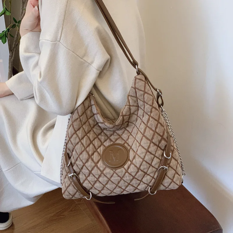 

2025 Trendy Large Capacity Handbag for Women. Quilted Style, All-match Shoulder Bag, Great for Commuting and Casual Outings