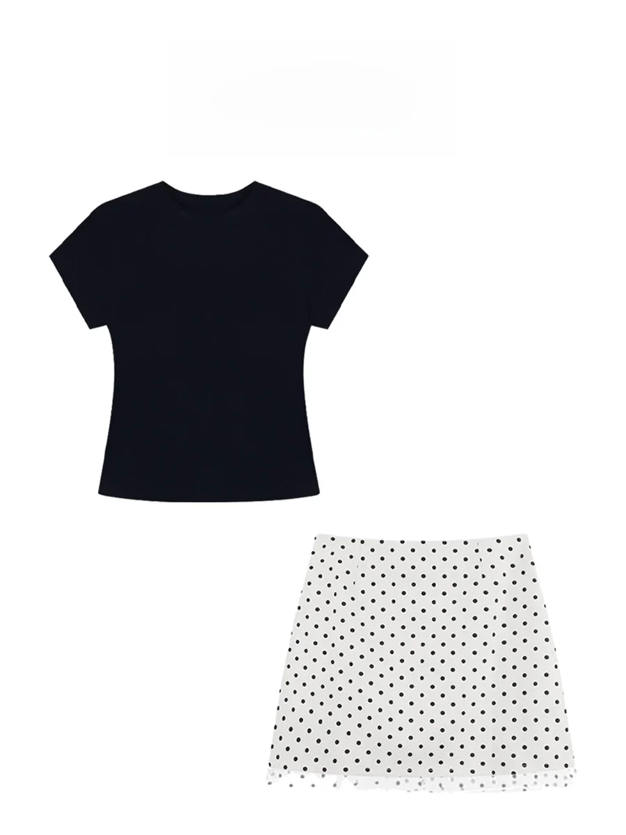 

Женский комплект Parkyeon: футболка с круглым вырезом в американском ретро-стиле и юбка А-силуэта в горошек