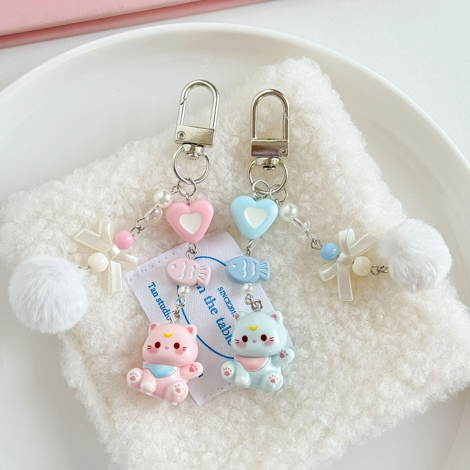 Cartoon cat fashion Korean ins style cute pendant love bow beaded mobile phone chain hairball personalized ccd camera accessorie