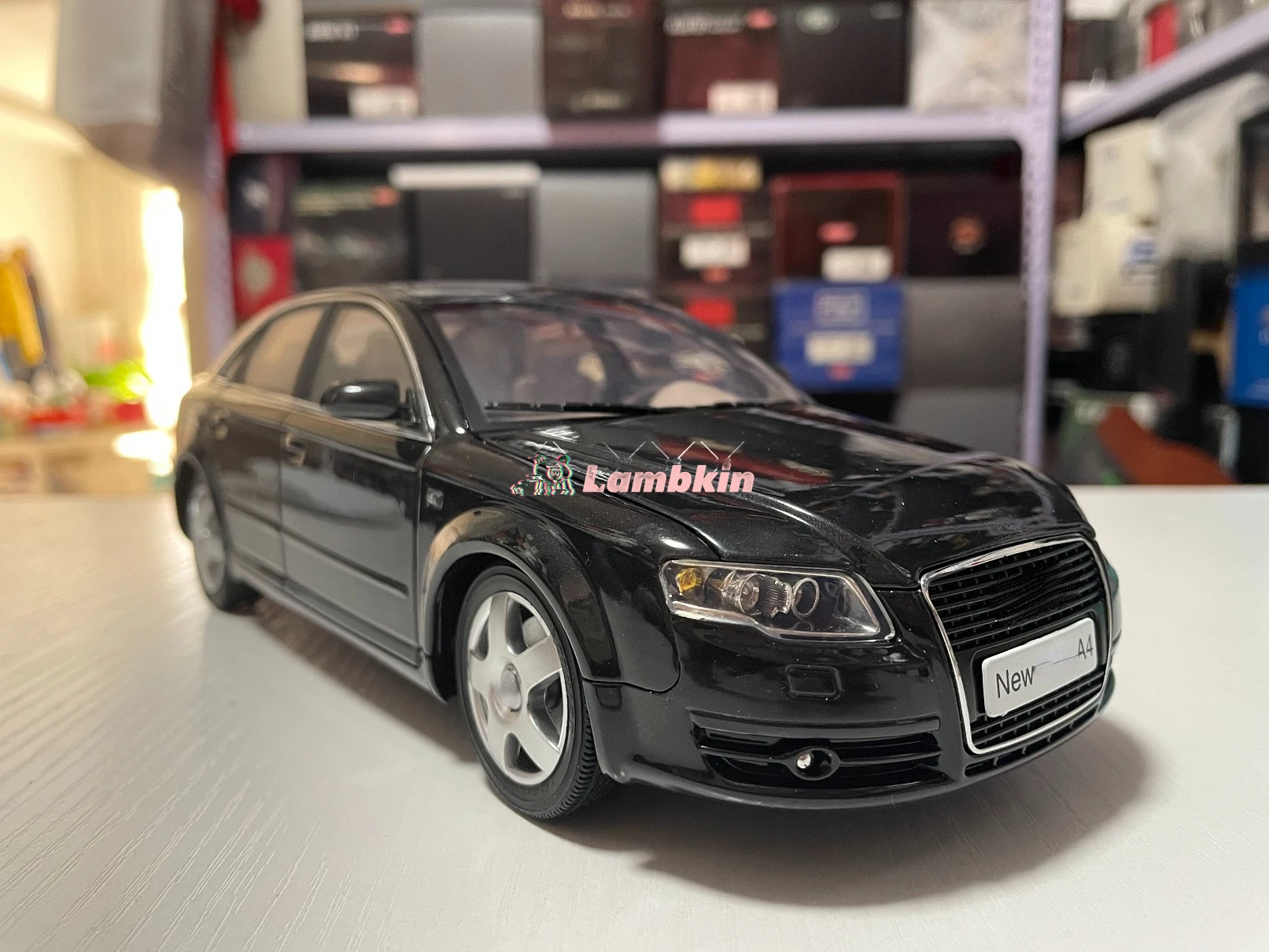 Model Decoration 1:18 For Original AudiA4 B7 2006-2008 Big Mouth Old Model Black Out of Print Only Old Classic Car Model