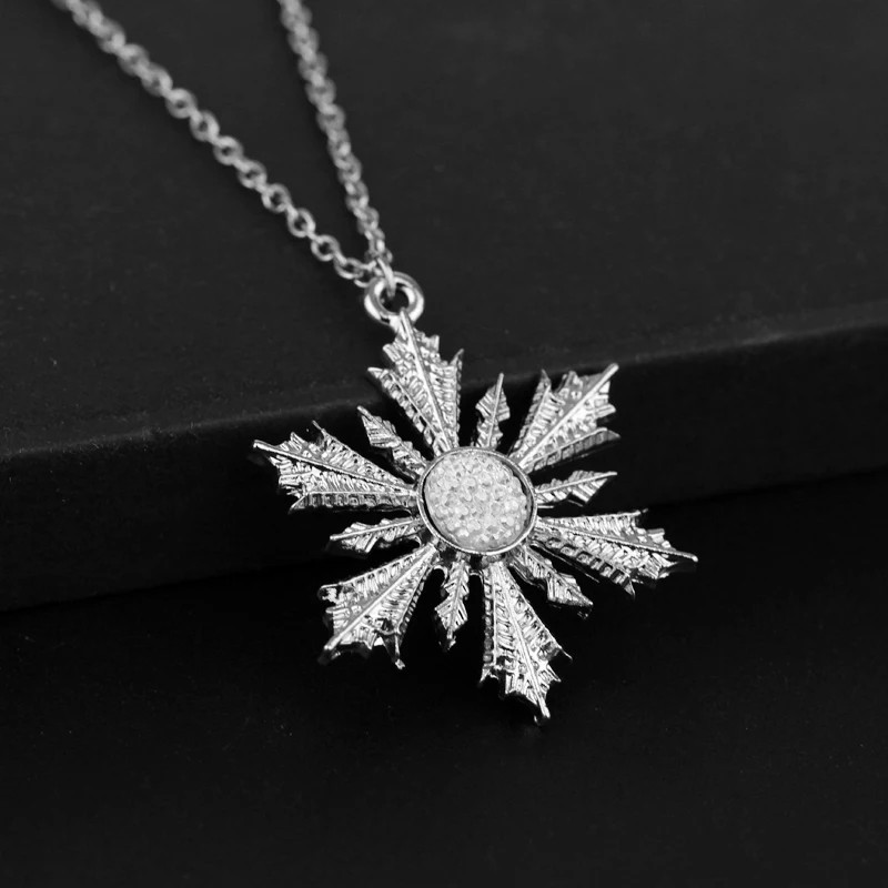 Disney Anime Frozen Peripherals Necklace Jewelry Snowflake Modeling Zircon-encrusted Metal Pendant Necklace Cute Gifts for Girls